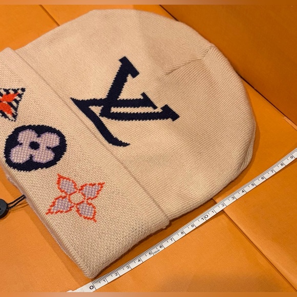 LOUIS VUITTON Cream Knit Beanie with Black, Pink and Orange Accents. NWT. - Picture 9 of 10